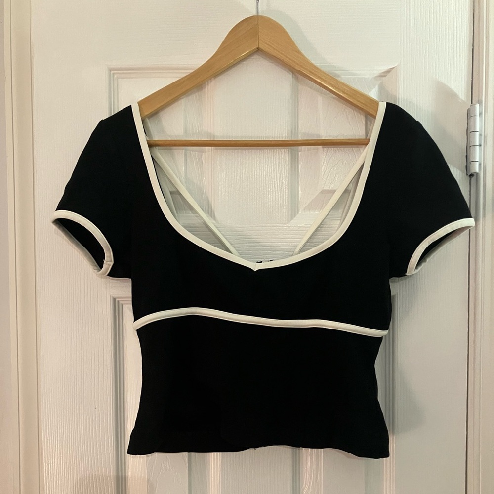 Maeve Contrast Trim Sweetheart Crop Top - Picture 3 of 5